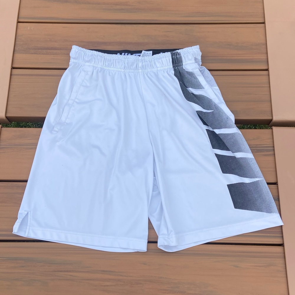 Men's Nike Sportswear Dri-Fit Shorts size medium